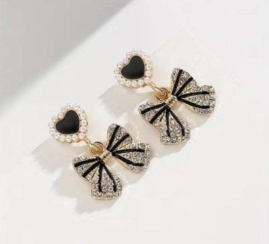 Bowknot Heart Design With A Shiny Dangle Earrings