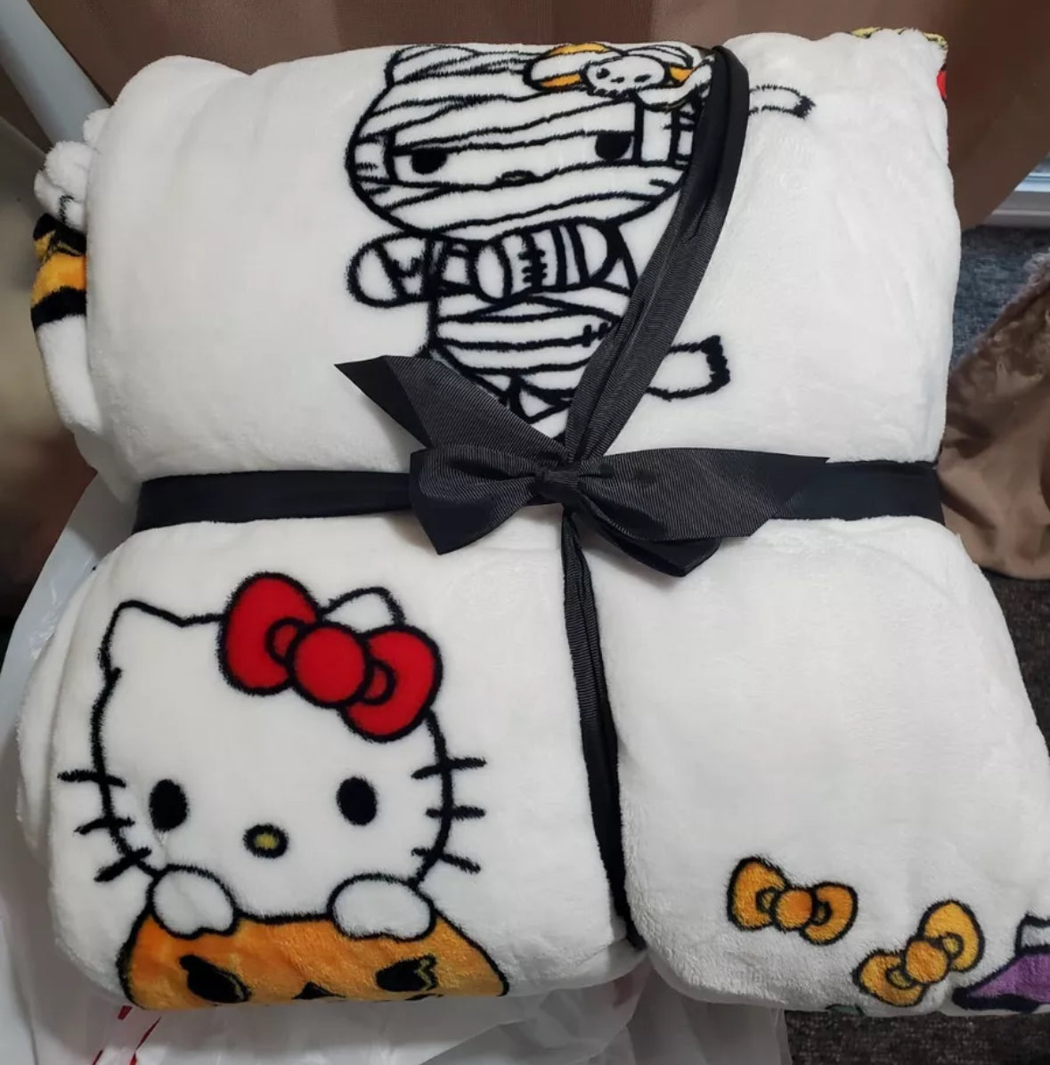 Hello Kitty Halloween Witch Mummy Ghost Pumpkin White 90 x 90" Queen Blanket